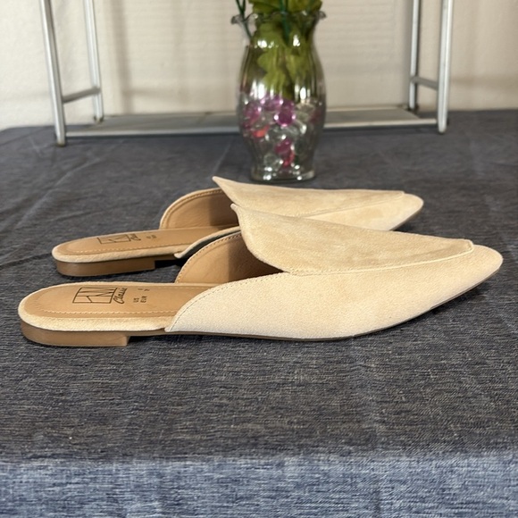 Hawkwell Women's Sz 8  Slip on Comfortable Loafer Shoes Flats Pointed Toe Mules - Picture 3 of 5